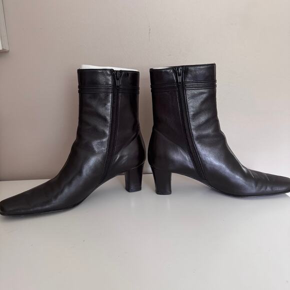 Salvatore Ferragamo Vara Black Chain Leather Ankle Boots Size 6 Narrow Width - Picture 9 of 12